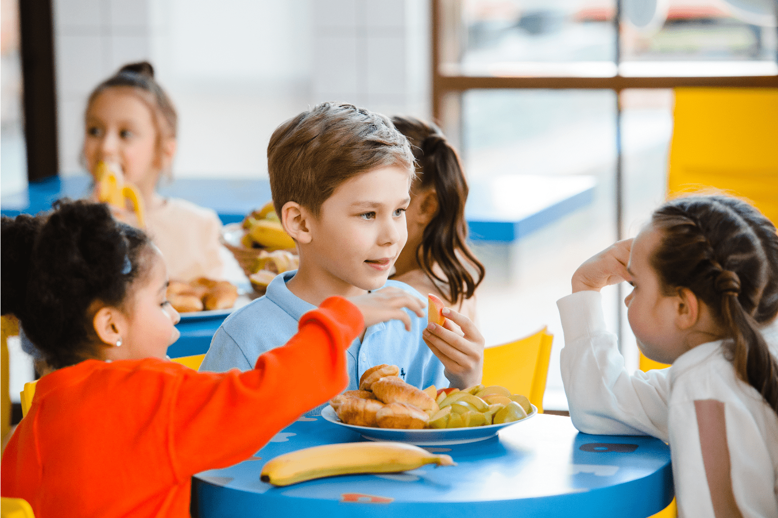 Alimentazione pediatrica: tre consigli pratici che ogni genitore dovrebbe conoscere